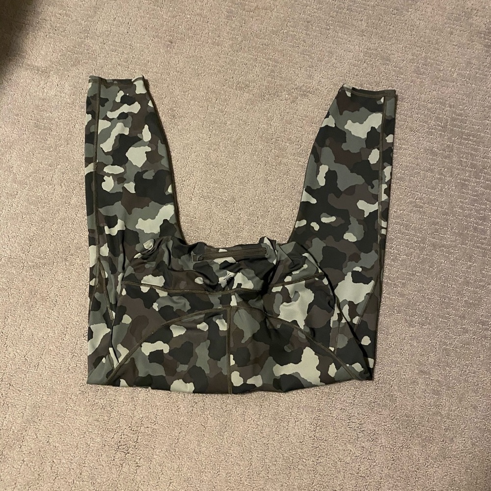 28” Inseam Athleta Camo Leggings